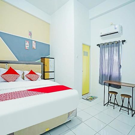 Oyo 91559 Kost Bangau Syariah Hotel Perabumulih Екстериор снимка