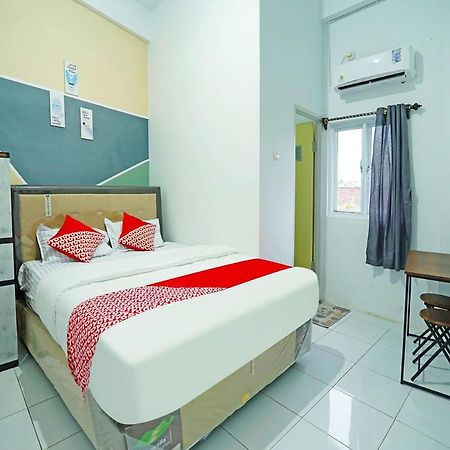 Oyo 91559 Kost Bangau Syariah Hotel Perabumulih Екстериор снимка